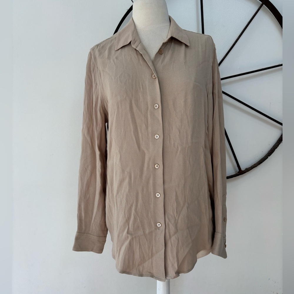 Equipment femme minimalist tan relaxed fit button down office blouse shirt M